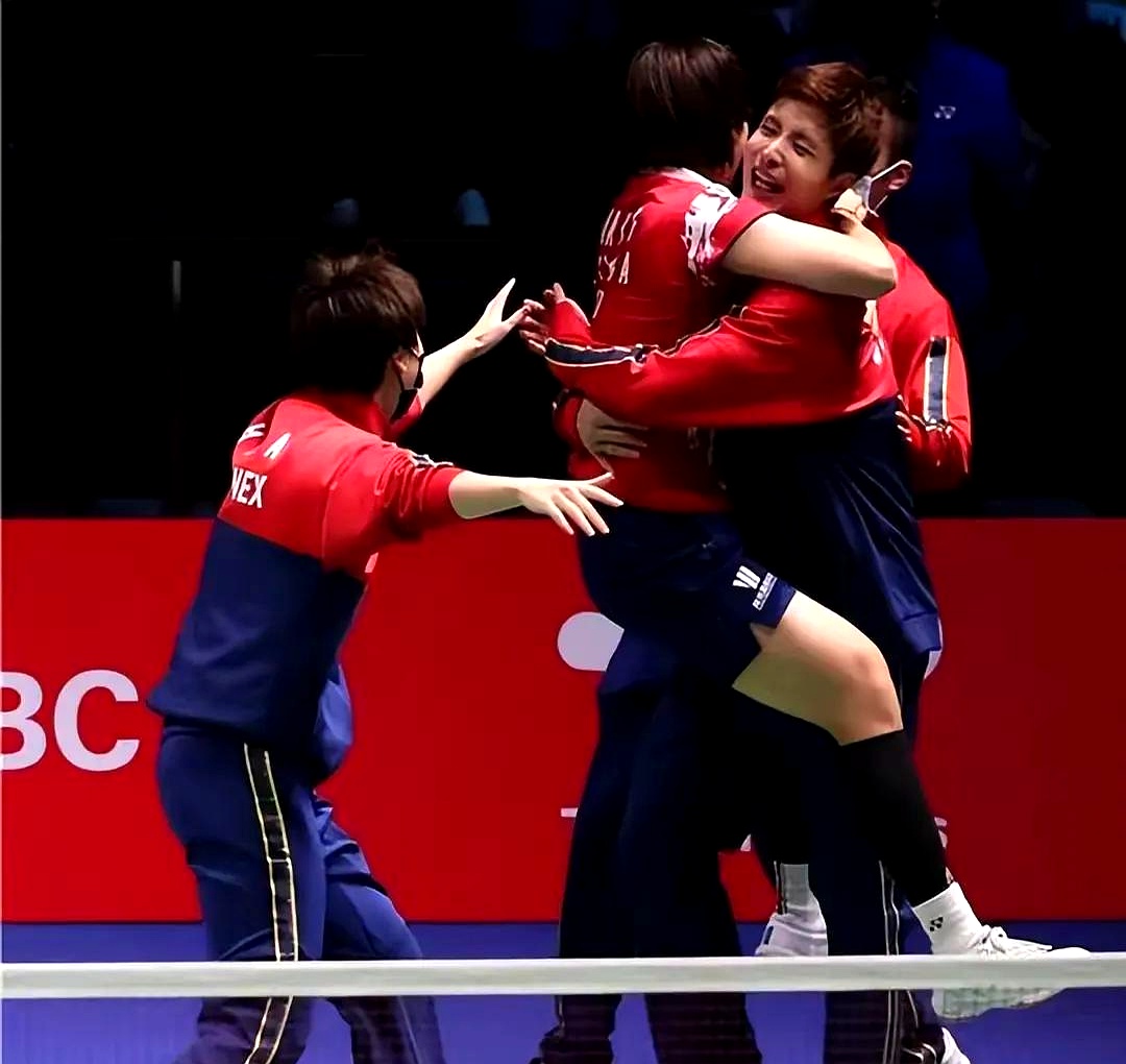 中国队鏖战日本队，石宇奇带队取胜