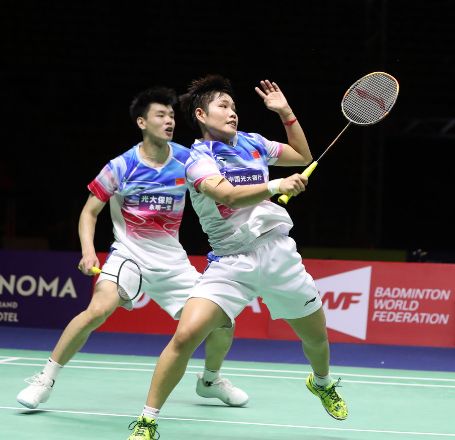 印尼队横扫日本队，黄鸭组合统治全场