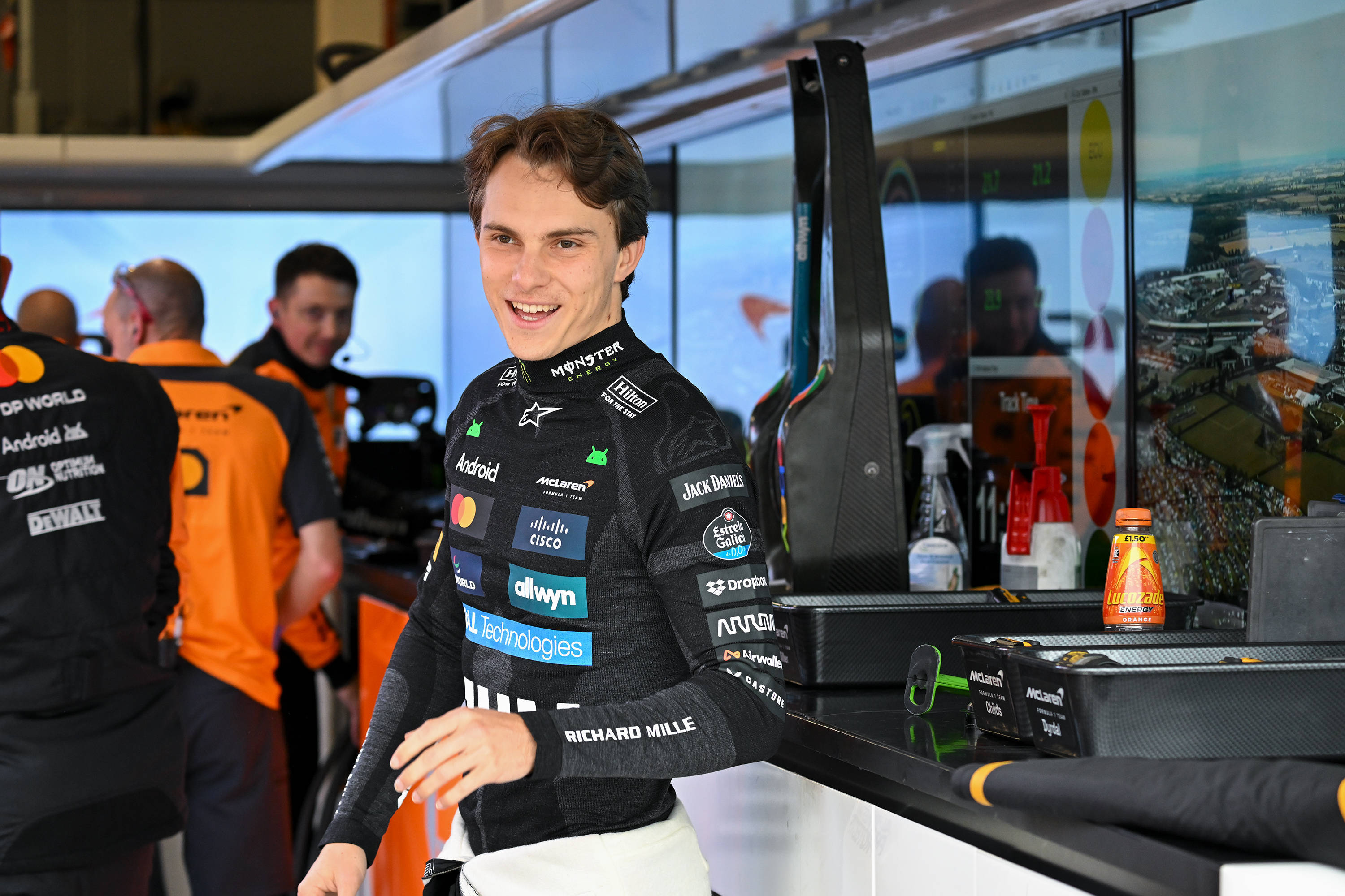 索伯车队鏖战迈凯伦,汉密尔顿统治全场 索伯车队鏖战迈凯伦,汉密尔顿统治全场