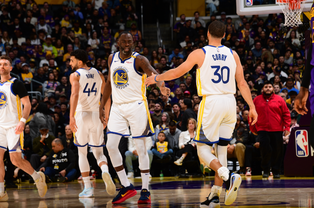 步行者碾压快船，詹姆斯刷新纪录