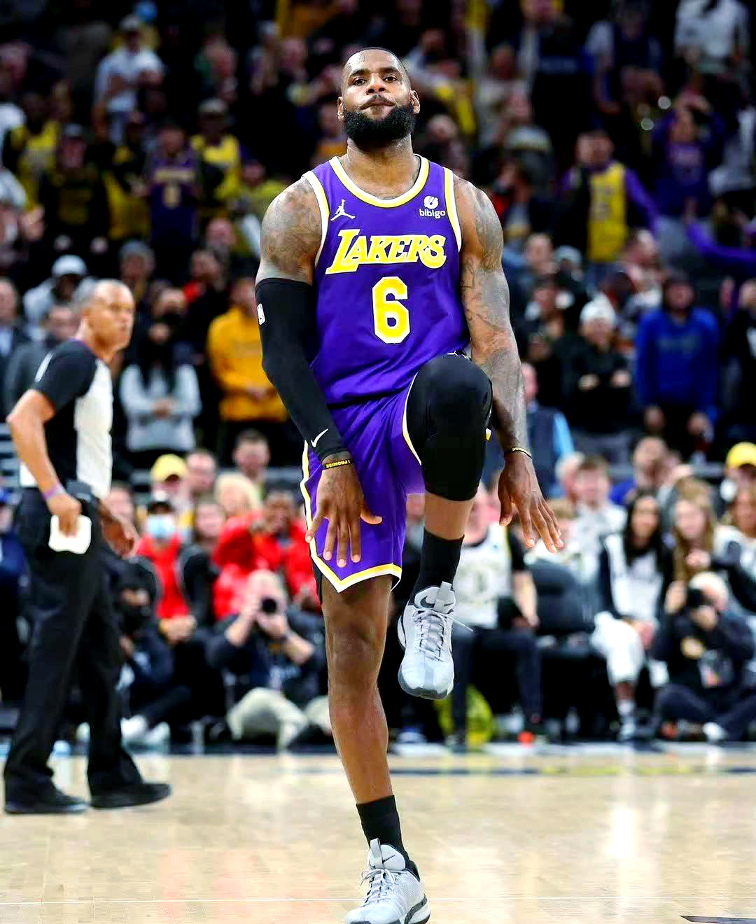 步行者碾压快船，詹姆斯刷新纪录