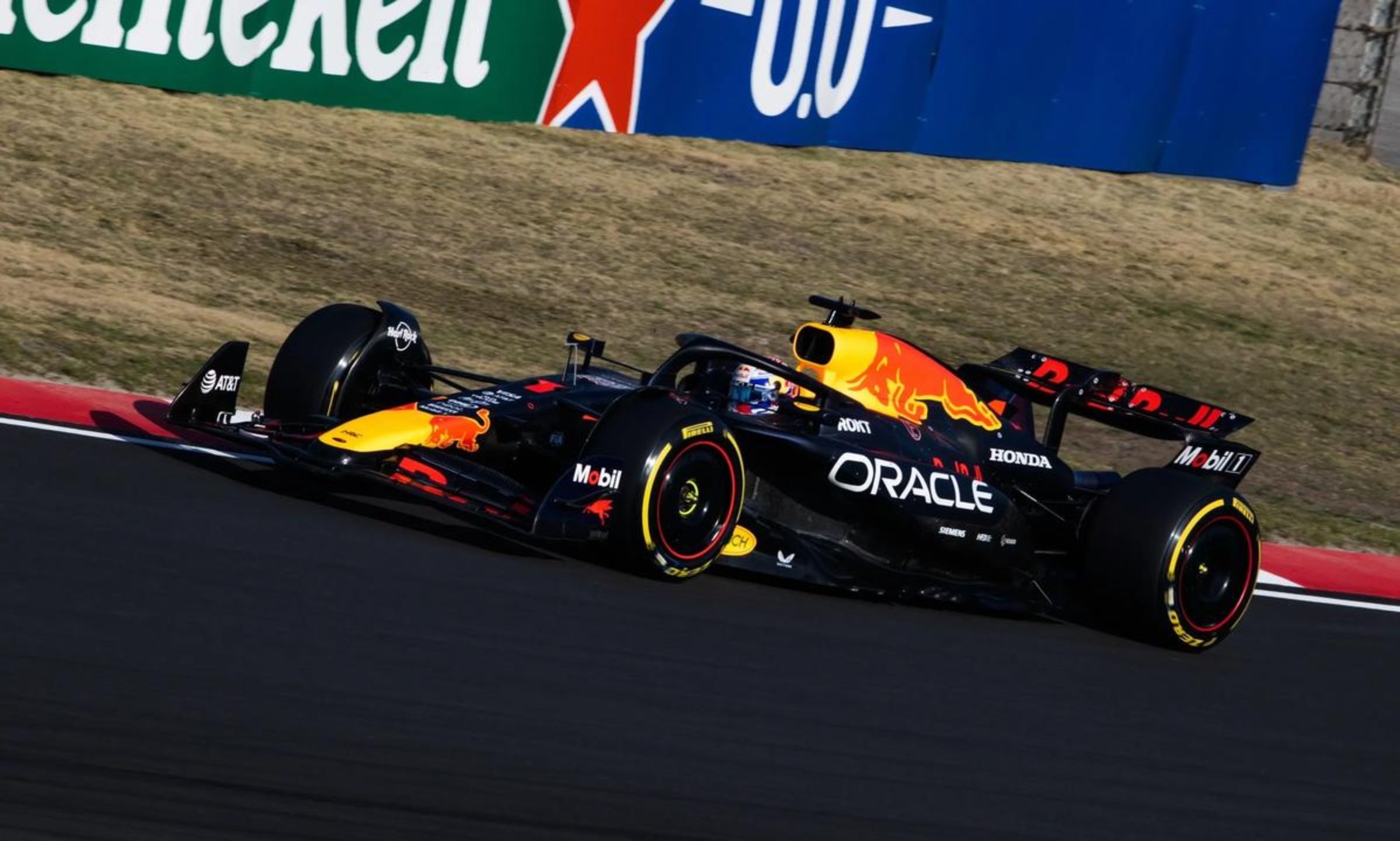 红牛车队翻盘雷诺车队,维斯塔潘关键制胜 红牛车队翻盘雷诺车队,维斯塔潘关键制胜