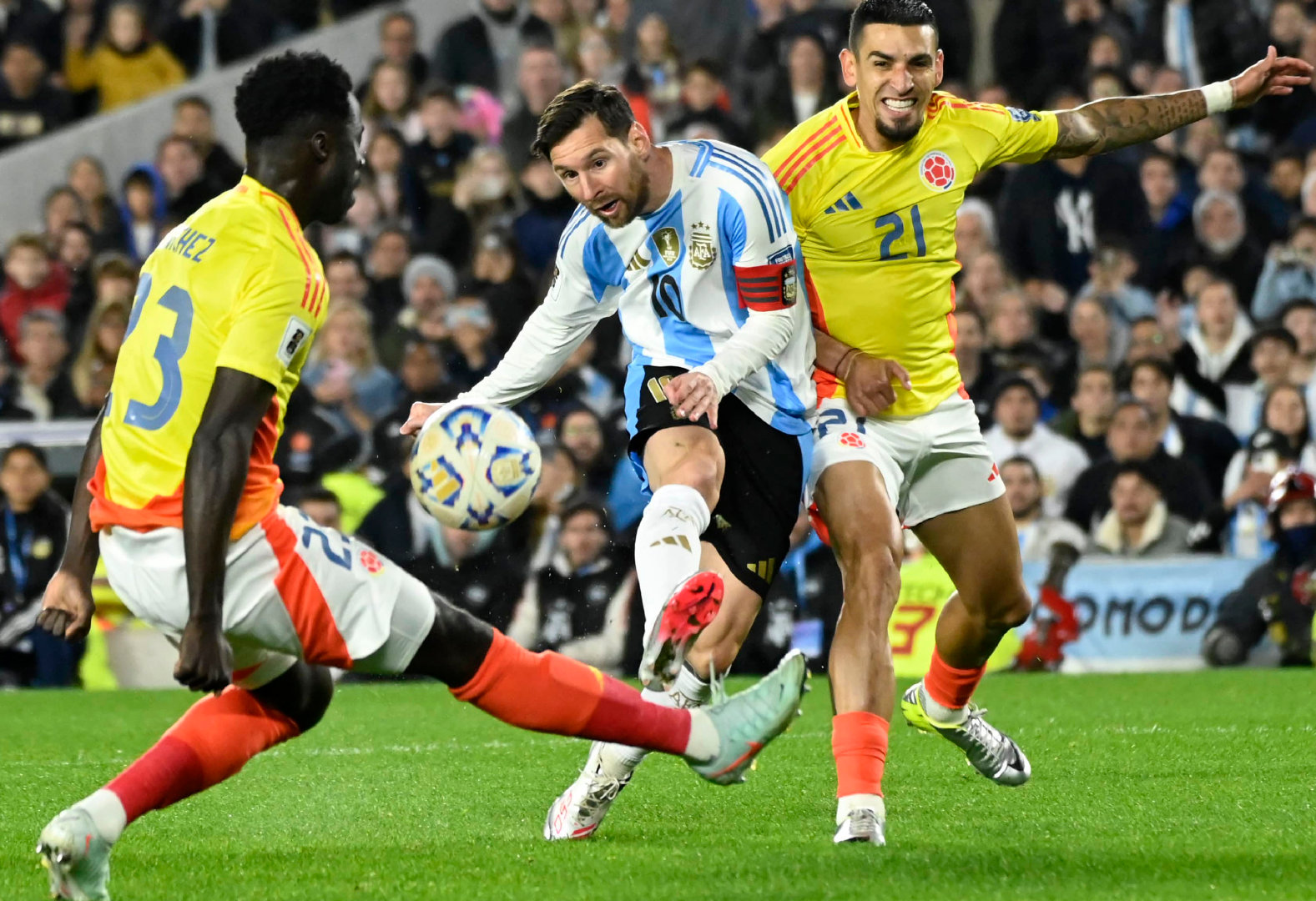 阿根廷绝杀波兰,范戴克刷新纪录 阿根廷绝杀波兰,范戴克刷新纪录