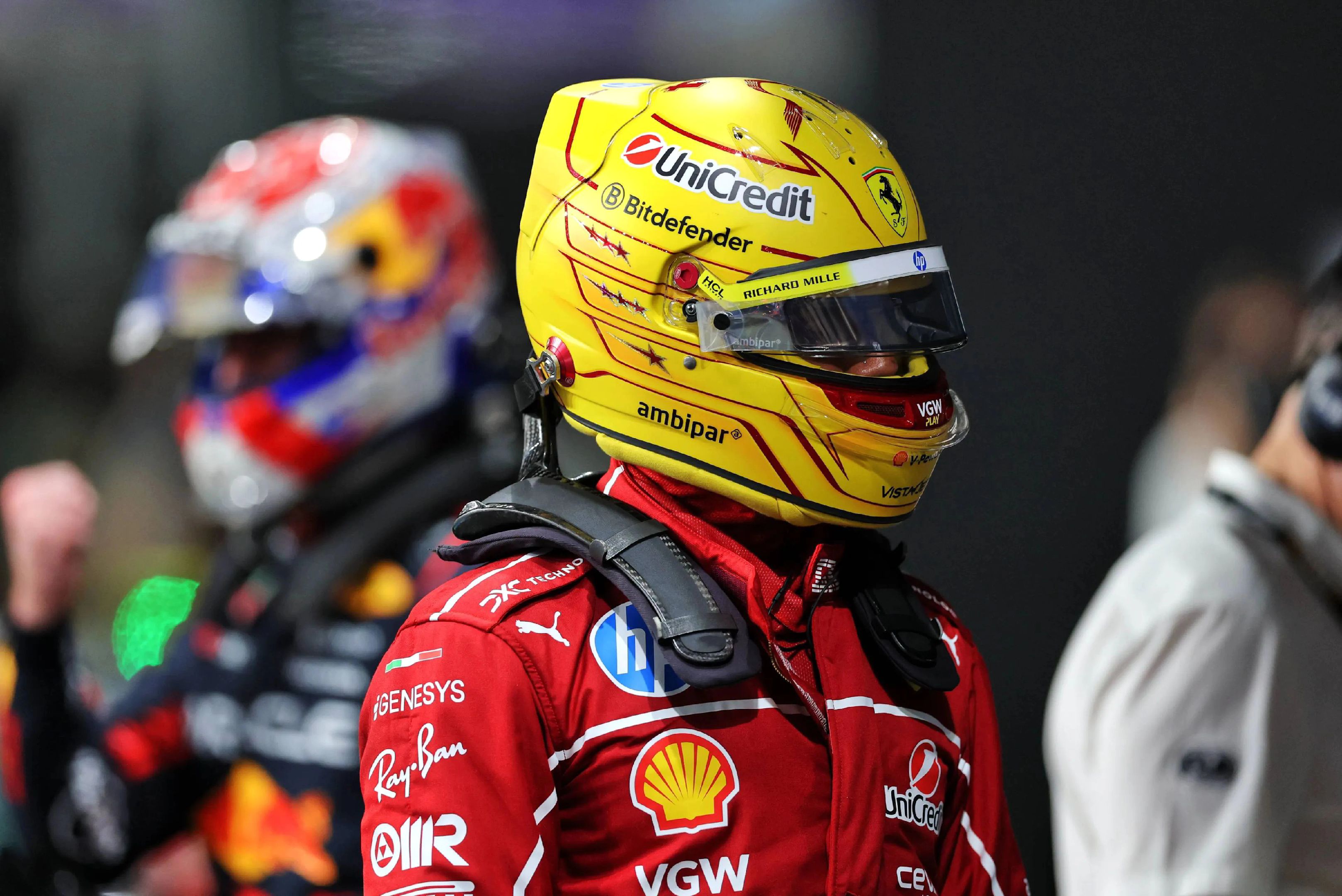 红牛车队完胜法拉利，汉密尔顿点燃赛场