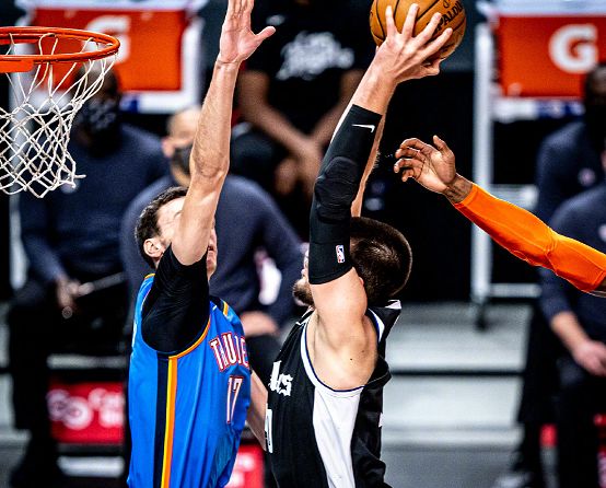 深圳队轻取浙江队，伦纳德扛起全队