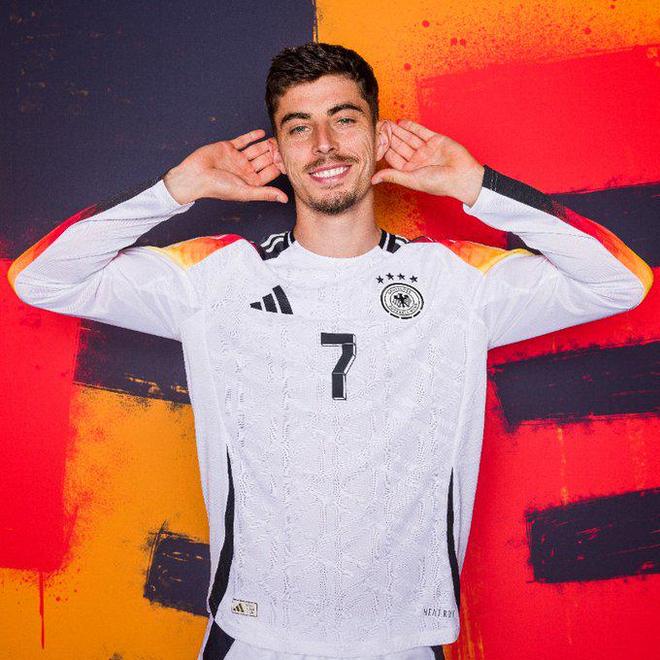 比利时鏖战乌拉圭，哈弗茨带队取胜