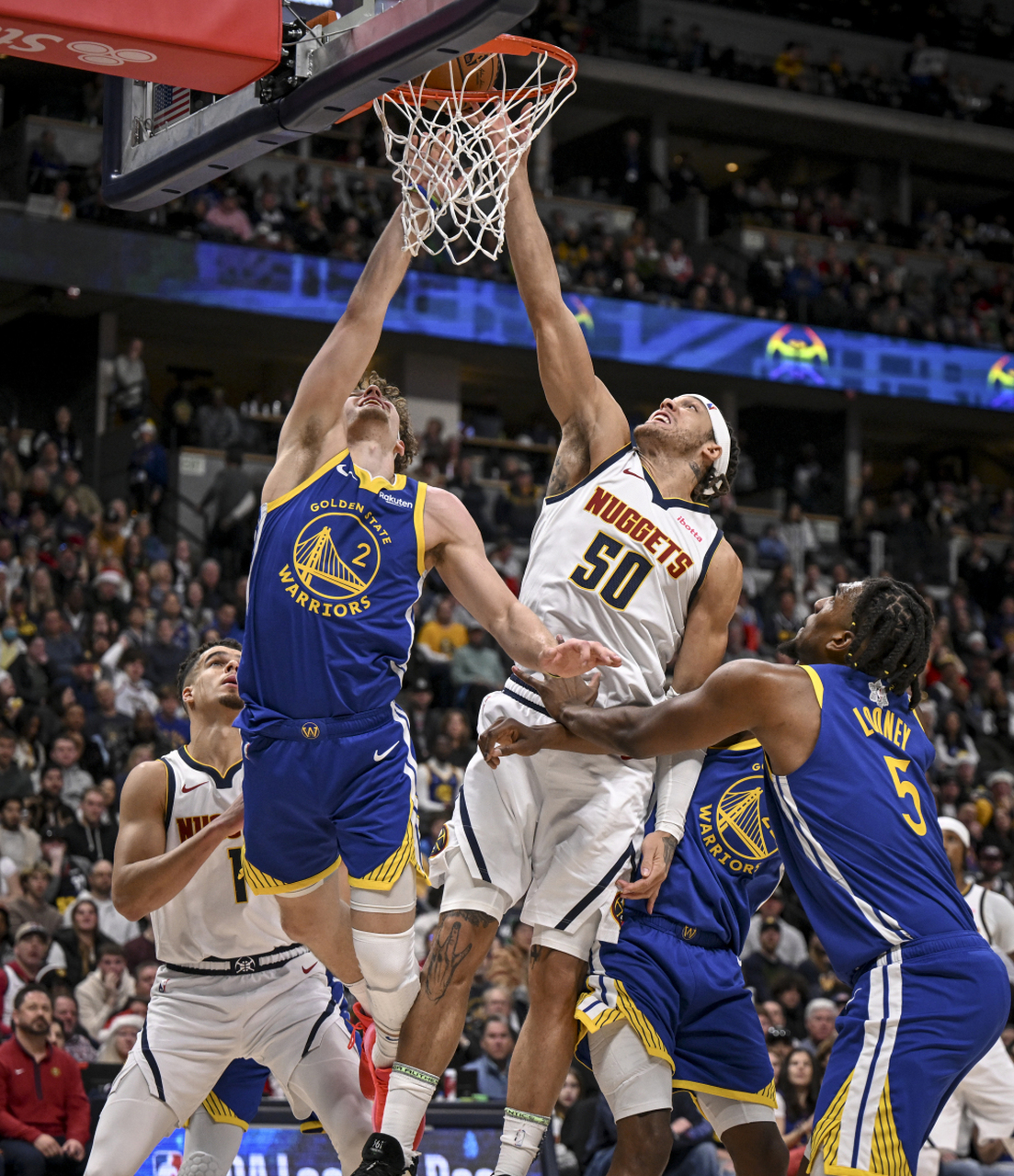 广州队碾压掘金，库里点燃赛场