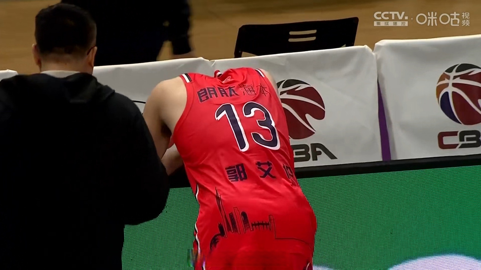 新疆队绝杀篮网，郭艾伦带队取胜