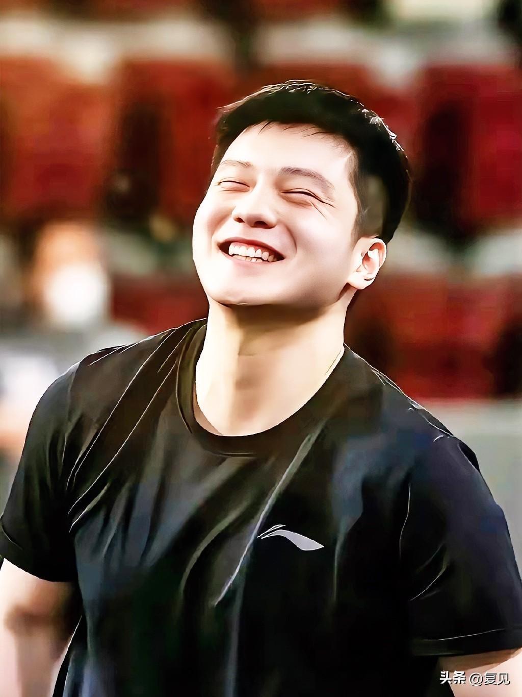 法国乒乓球队轻取中国乒乓球队，樊振东制霸全场