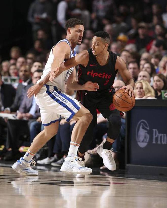 墨西哥男篮绝地反击尼克斯，利拉德三分雨点燃全场