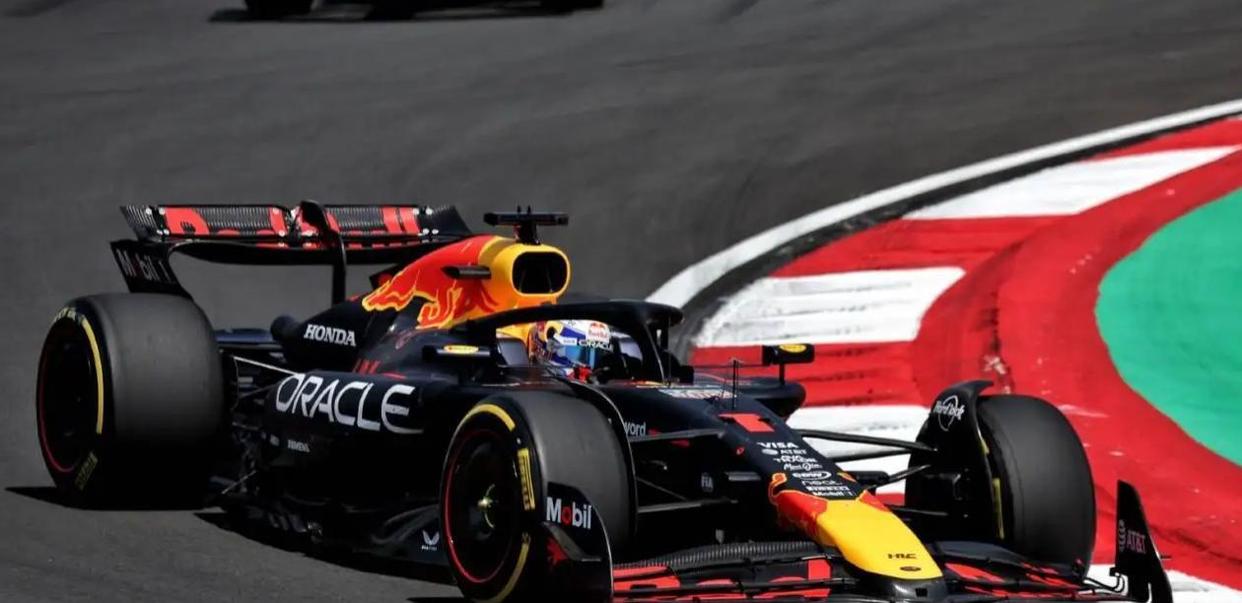 红牛车队险胜迈凯伦，皮亚斯特里惊艳四座