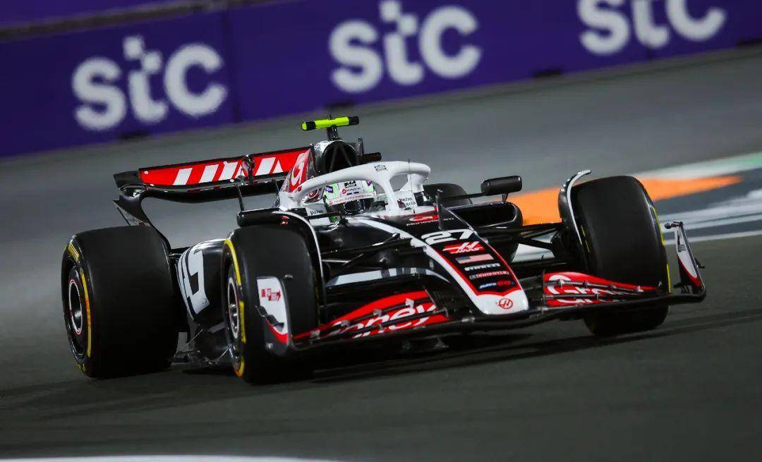 哈斯车队完胜索伯车队，汉密尔顿惊艳四座