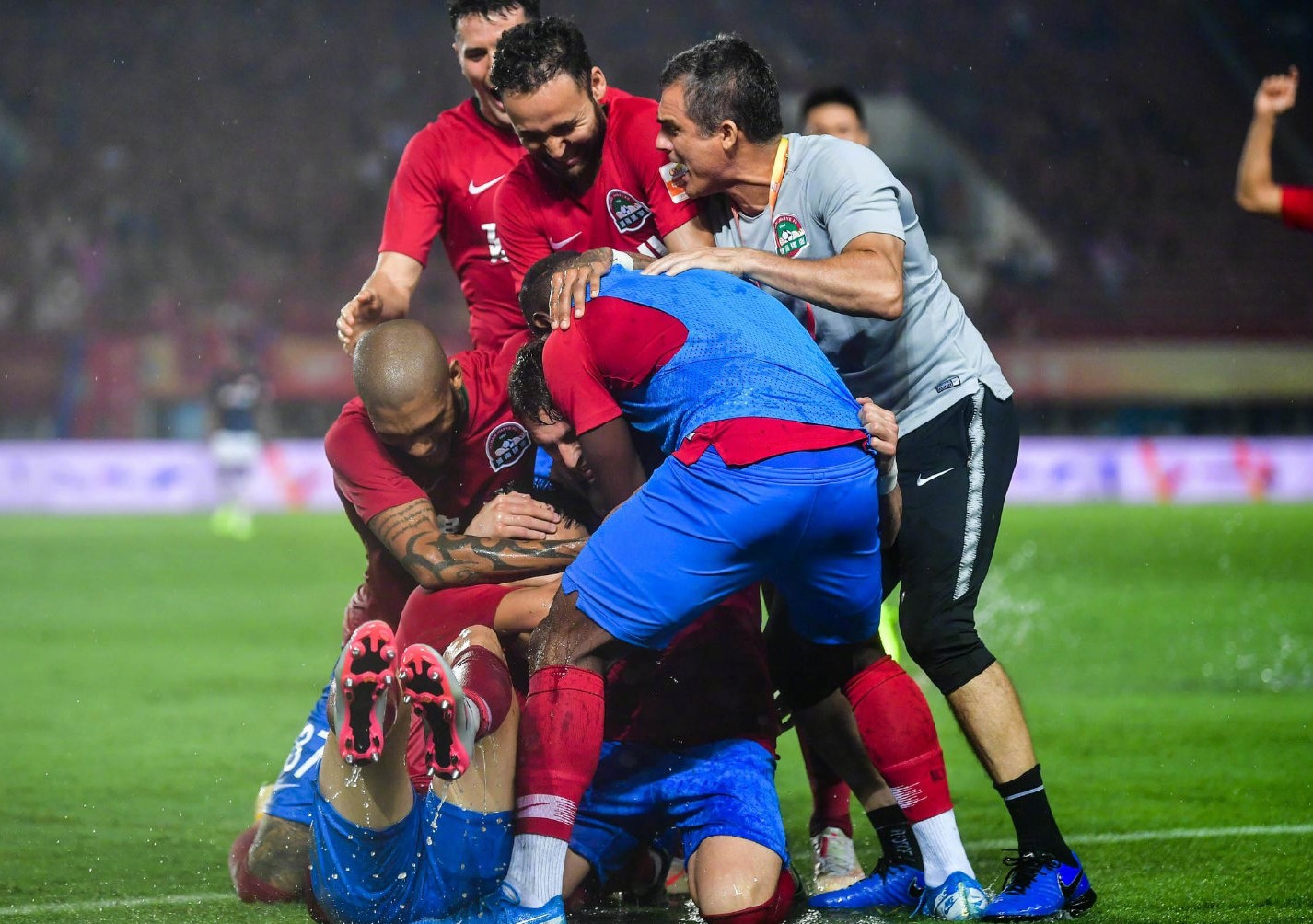 青海队客场战胜对手，取得重要分数