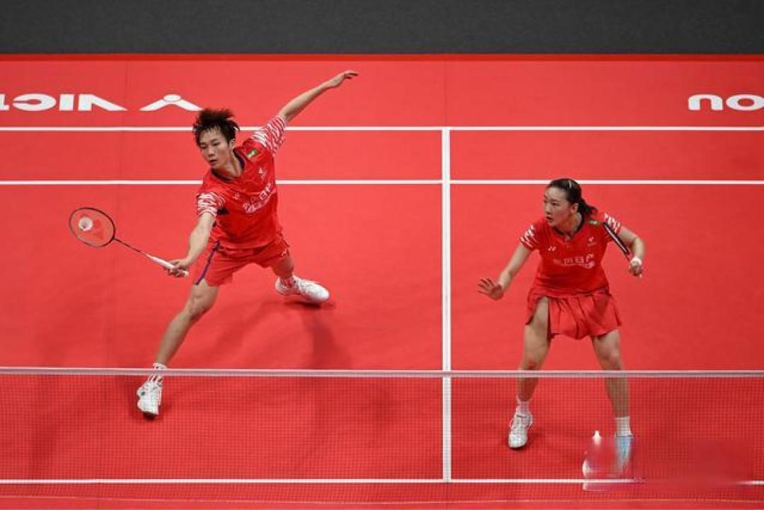 中国羽毛球队强势日本羽毛球队，林丹制霸全场