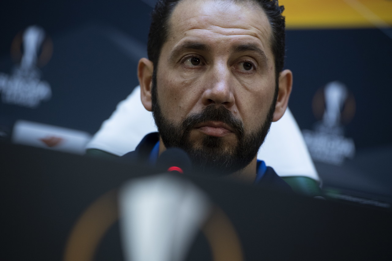 战术战术再战术！教练心思缜密