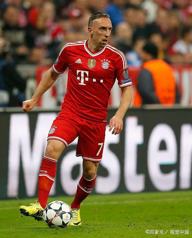 拜仁慕尼黑客场压哨绝杀，高居积分榜首