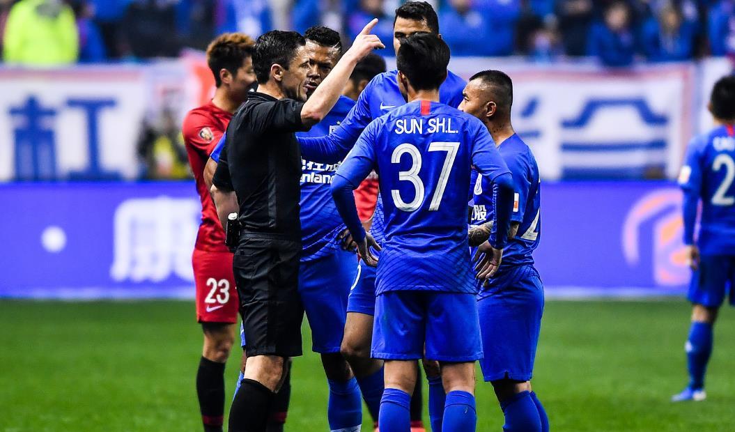 主帅被罚下场，球队备战仍不受影响