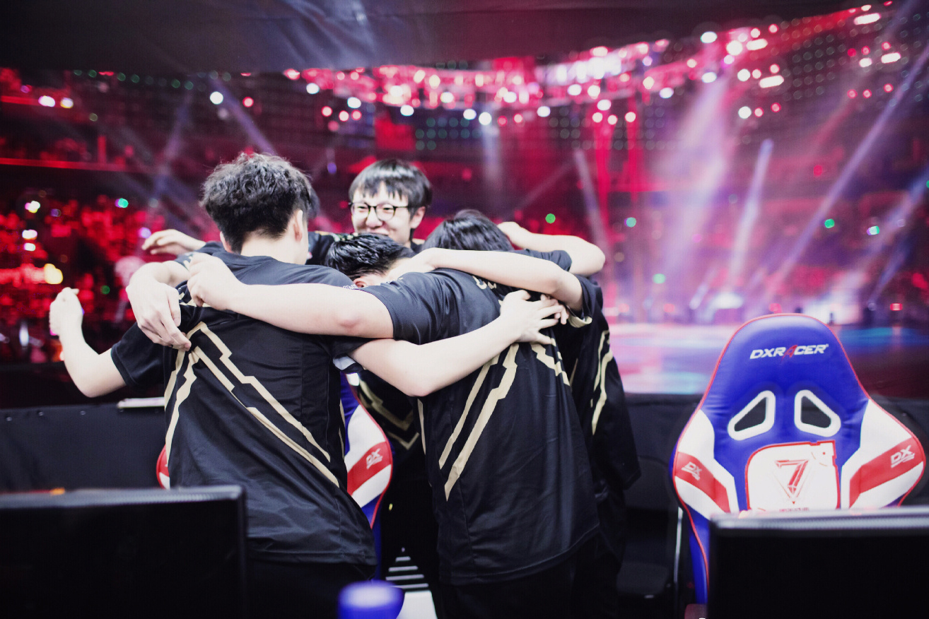 FNC绝杀RNG，CoreJJ统治全场