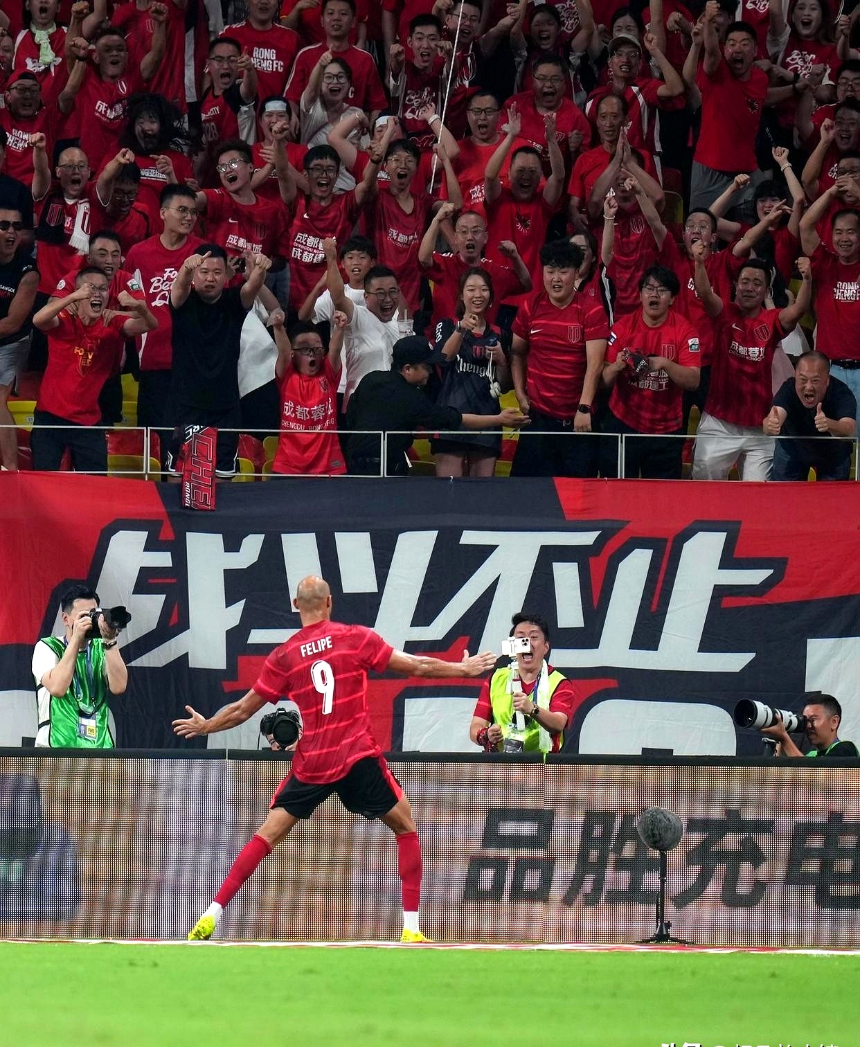 常规赛前线夺冠的希望，成都队不敌对手失利