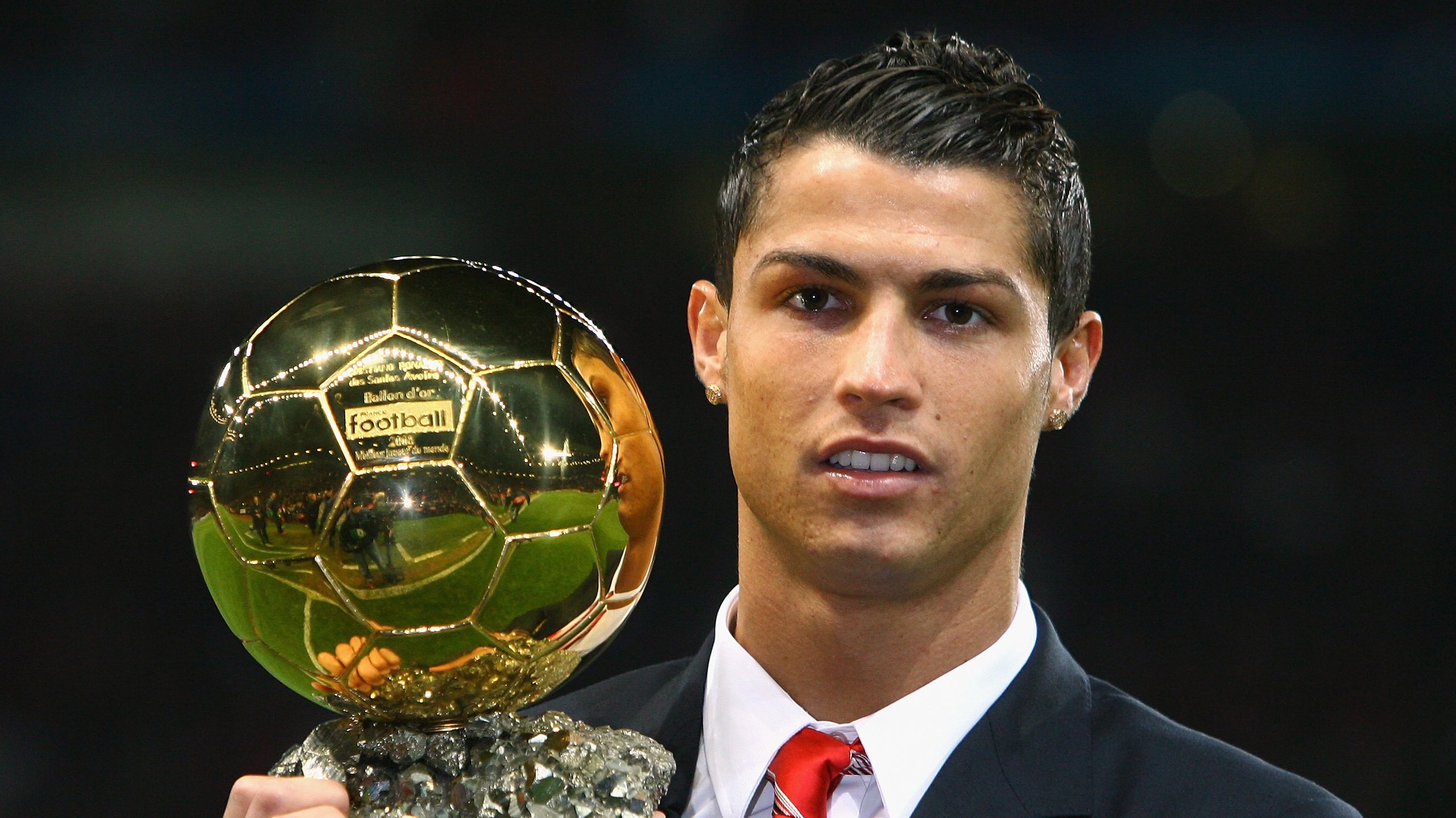 萨卡关键战不手软，曼联冲垮皇家社会