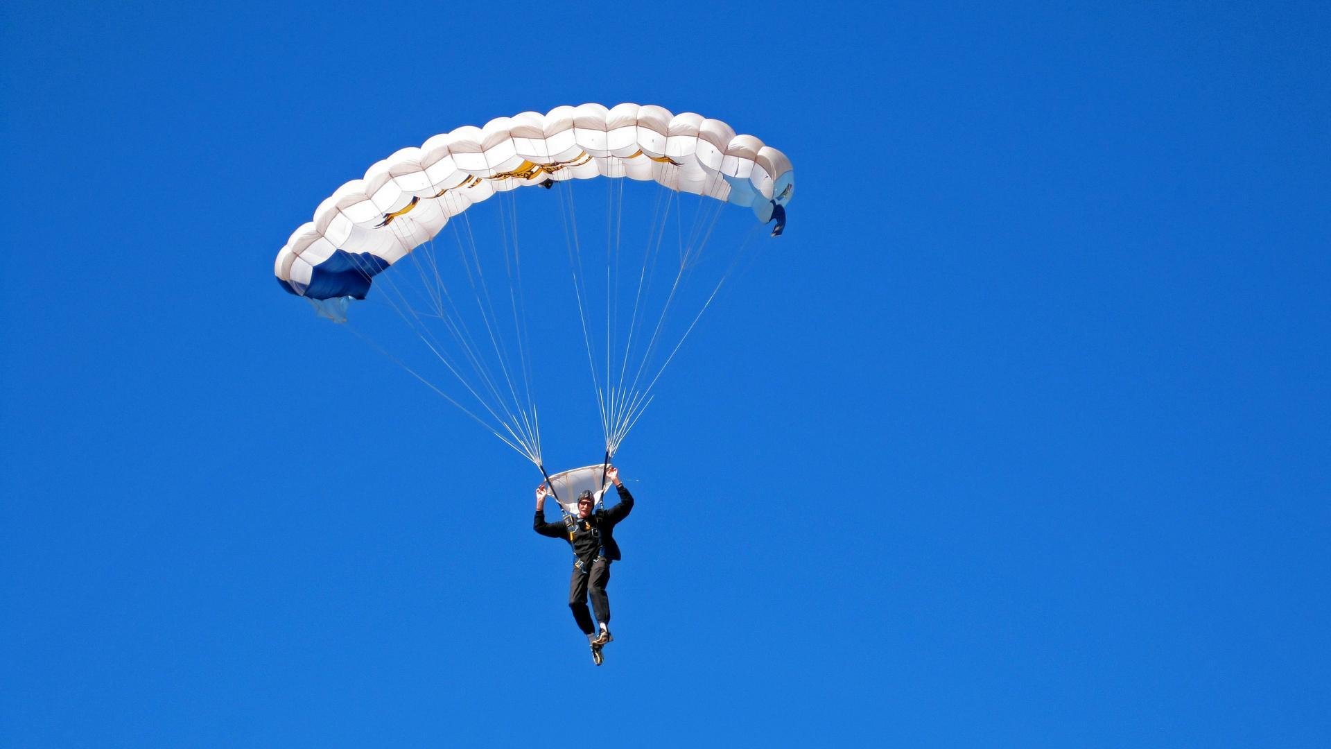 三笘薰的刀锋时刻，当瑞士钟表匠遇见尼斯蔚蓝海岸的淬火之钢